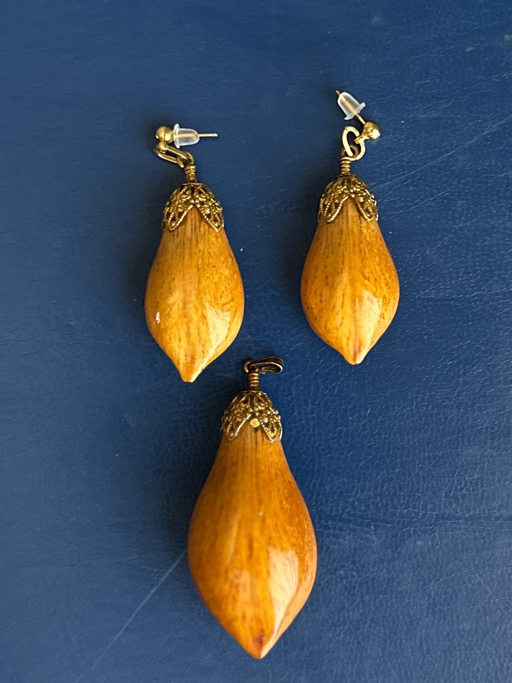 Vintage Rare Seed/Nut/Wooden(unsure) Teardrop Pendant and Earrings Jewelry Set